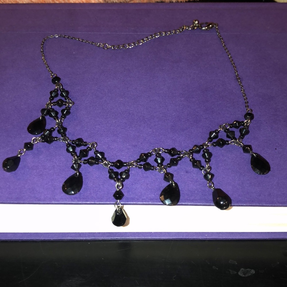 Black dangled necklace